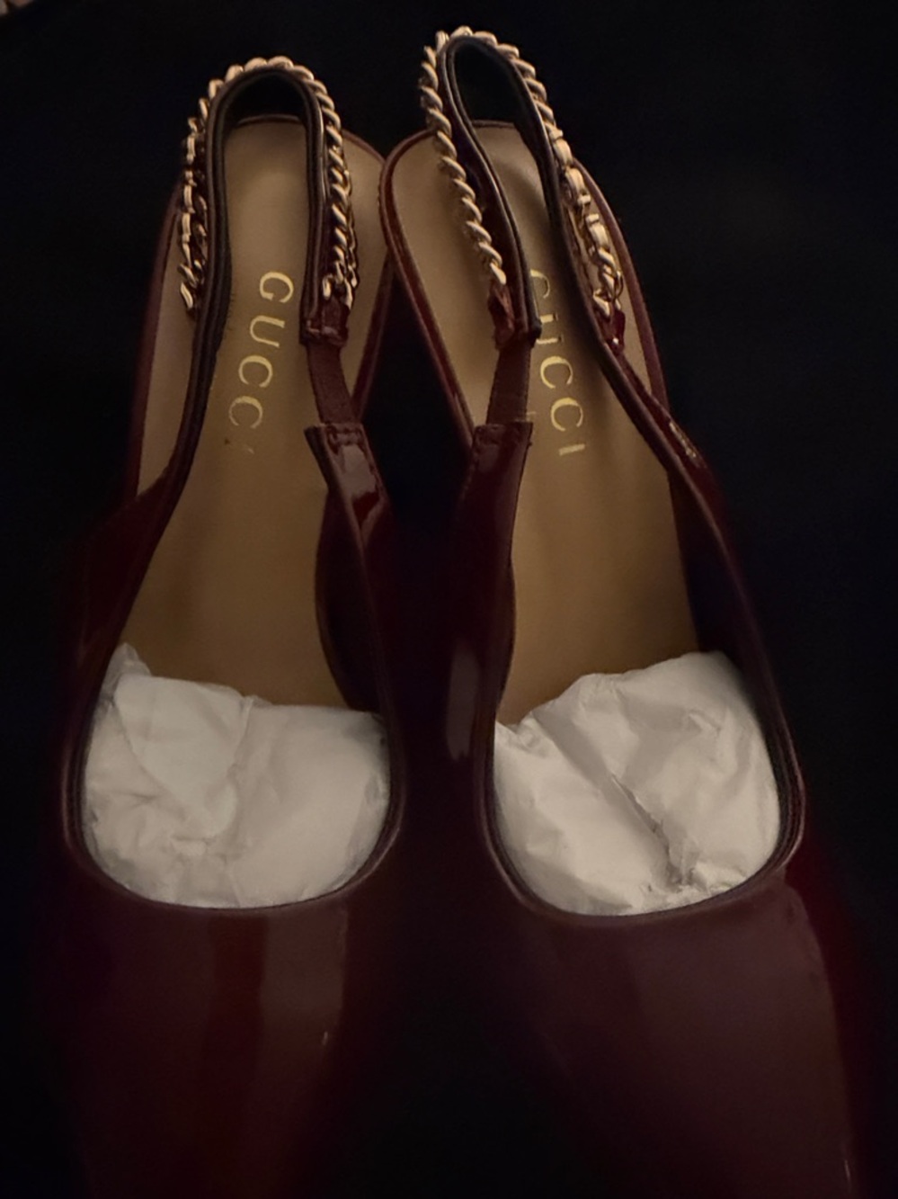 Gucci Patent Burgundy Pointed Slingback Pumps with Gold Chain - Picture 3 of 8